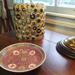 St. Johns Button Collection Tissue Holder